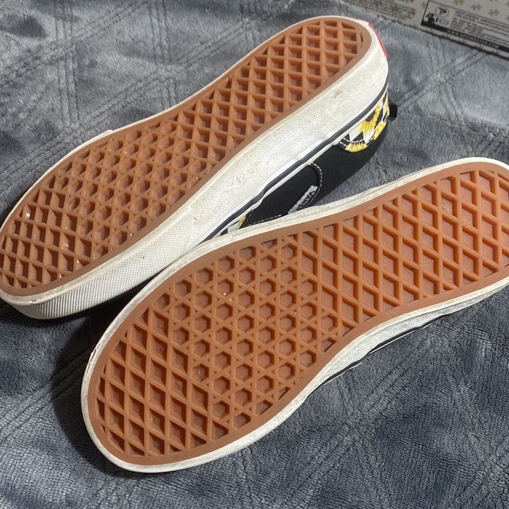 Sunflower vans - Picture 2 of 2